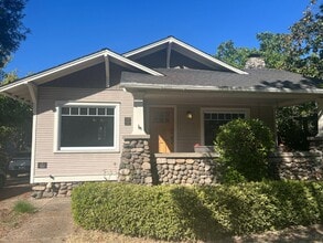 Building Photo - 727 Siskiyou Blvd