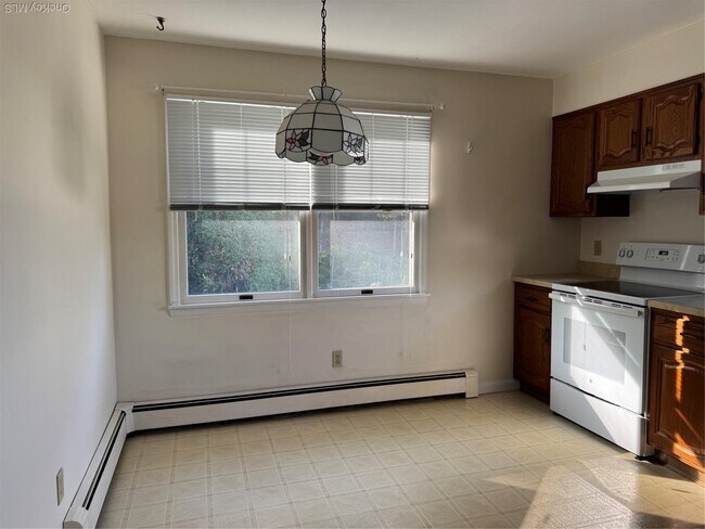 Building Photo - 17 Intervale Ave