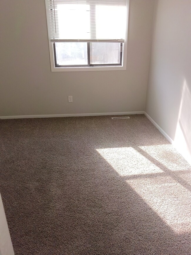 Building Photo - 170 Bridlewood Dr