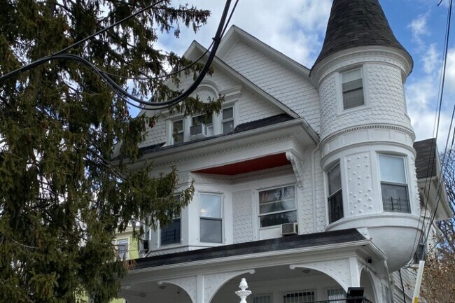 Building Photo - 6 Livingston Ave