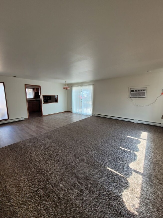 Building Photo - 207-209 Carswell Dr