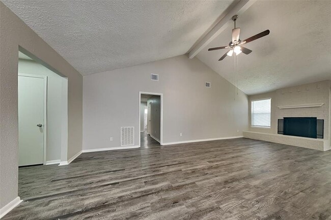 Building Photo - 10010 Crescent Moon Dr