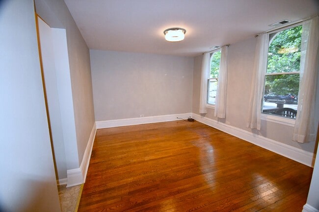 Foto del edificio - 1835 W Addison St
