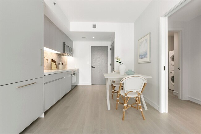 Building Photo - 55 Lagrange St
