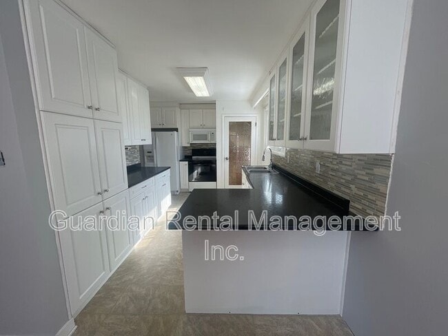 Building Photo - 110 Stardust Crescent