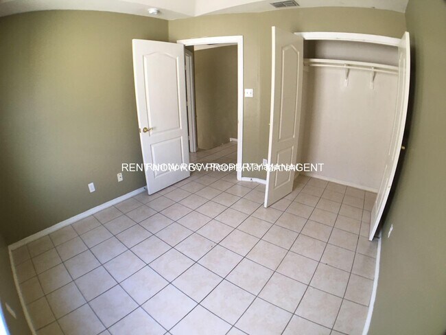 Building Photo - 1304 W Fig Ave