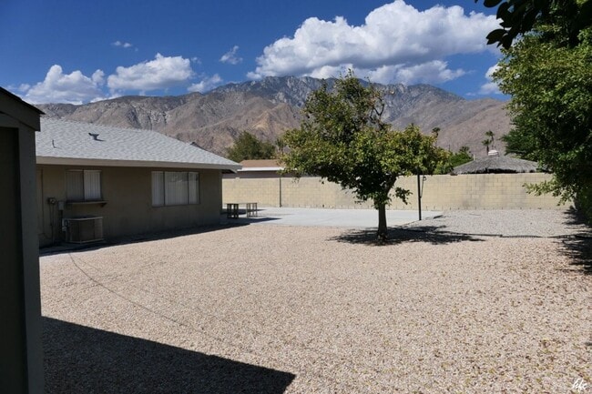 Building Photo - 466 E Molino Rd
