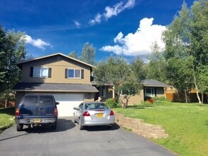 Building Photo - 9819 St Lawrence Cir