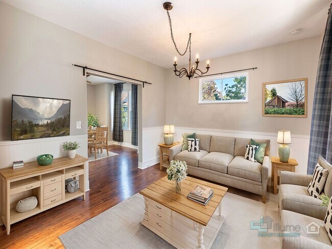 Foto del edificio - Charming 2-Bedroom Home with Private Yard in the Heart of St. Johns