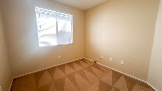 Foto del edificio - 10724 Windrose Point Ave