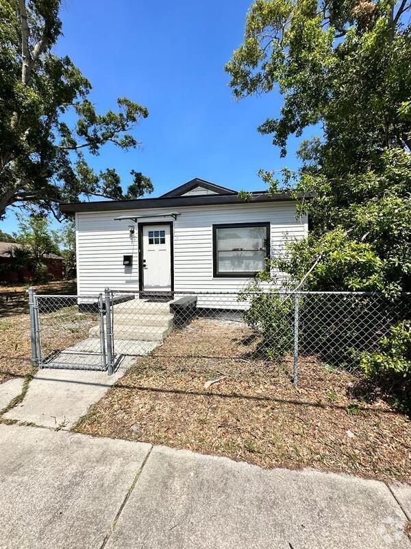 Building Photo - 1426 40th St S