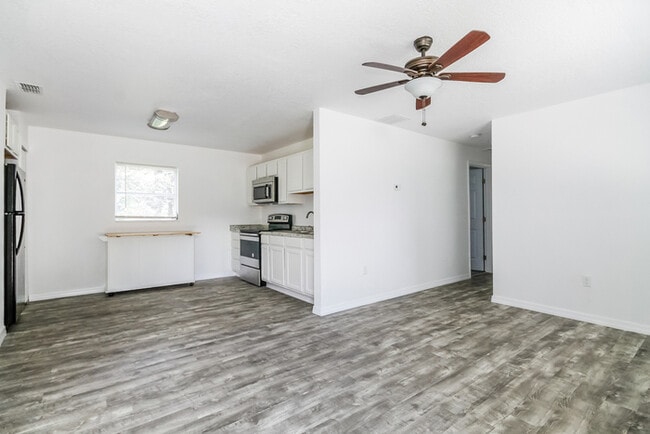 Building Photo - 4BR 2BA Winter Haven home now leasing!