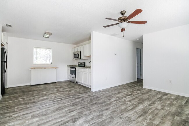 Foto del edificio - 4BR 2BA Winter Haven home now leasing!