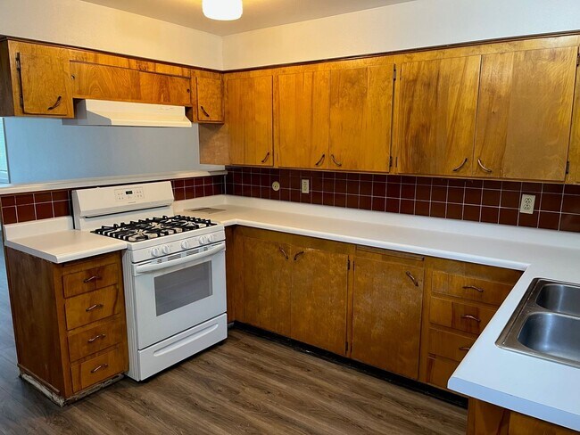 Foto del edificio - 2 Bedroom, 1 Bathroom Duplex - Located nea...