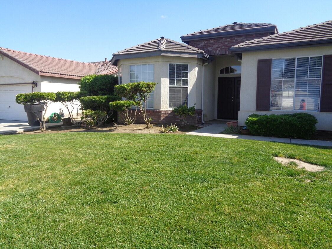 1119 W Pebble Dr, Hanford, CA 93230 House Rental in Hanford, CA