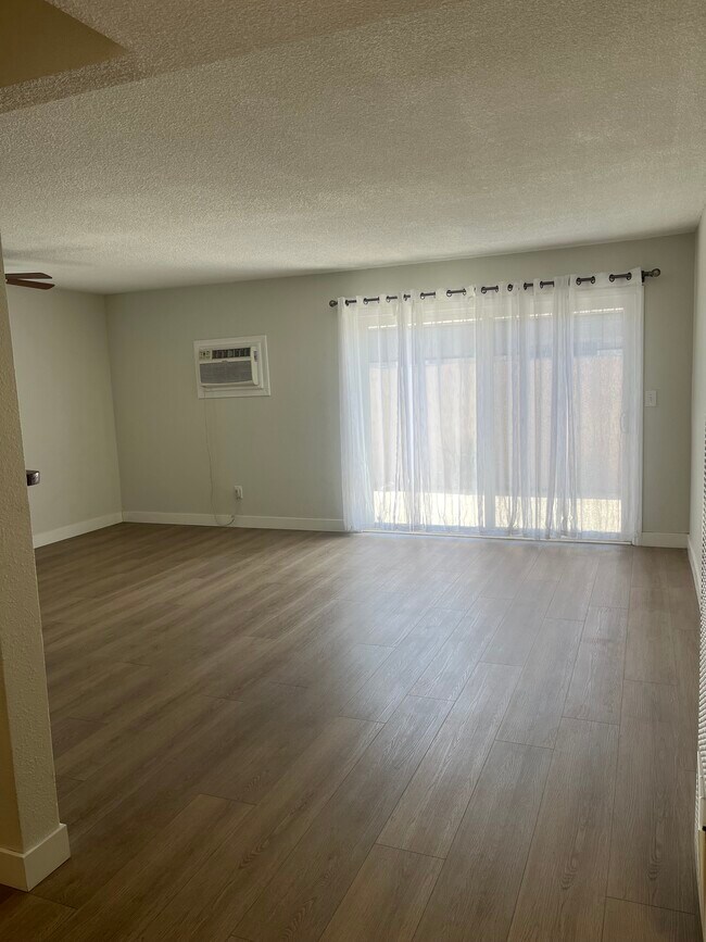 Sala de estar - 375 Vernon Drive