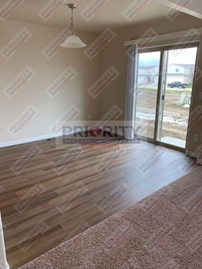 Building Photo - 3225 Bantam Ave