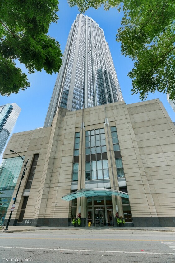 Foto principal - 512 N McClurg Ct