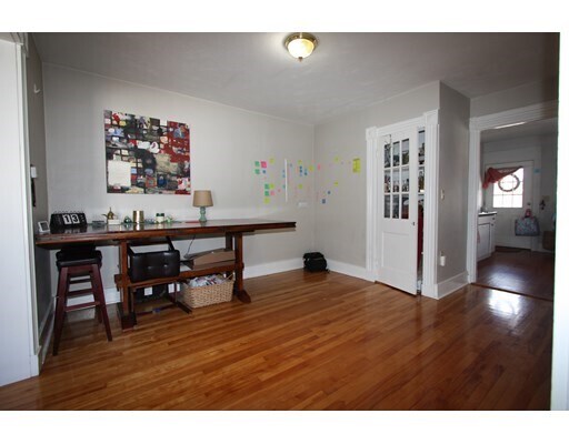 Building Photo - 122 Elm St