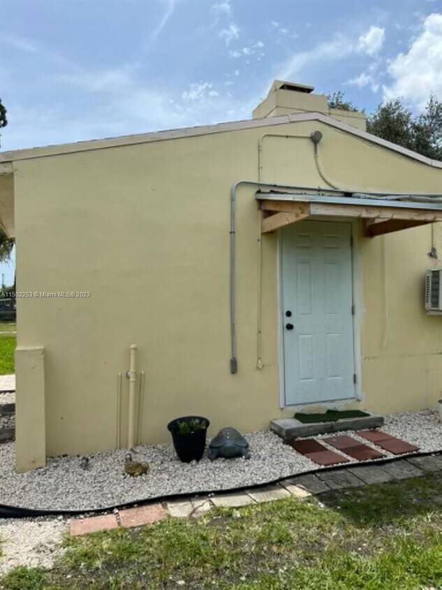 Primary Photo - 910 NW 75th St
