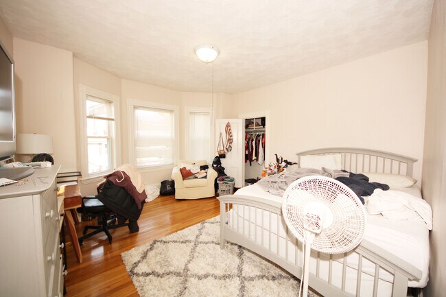 Foto del edificio - 64 Bedford St