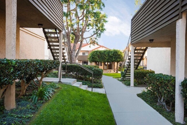 Building Photo - Elan Shadowridge Meadows