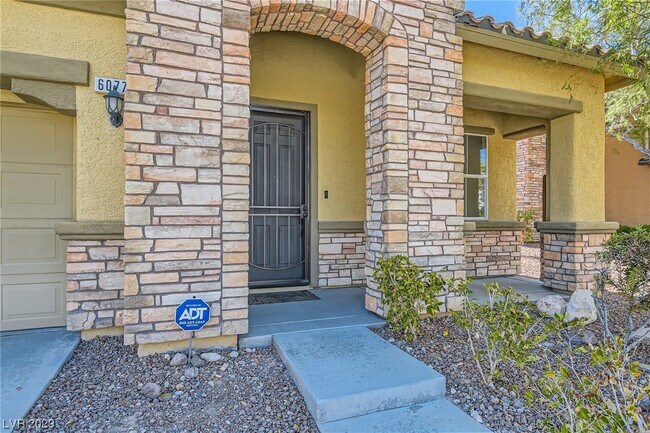 Building Photo - 6077 Honeysuckle Ridge St