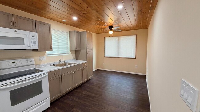 Foto del edificio - 25187 Cedar St