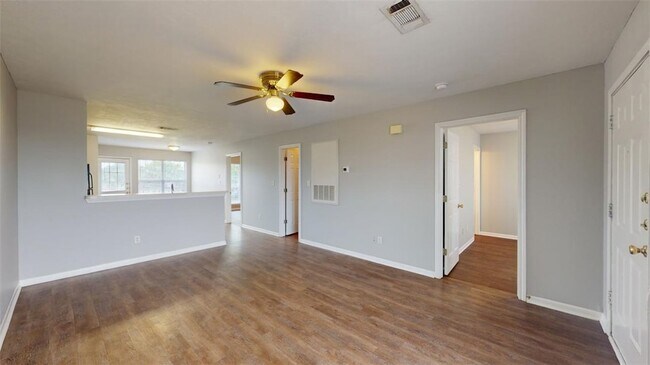 Foto del edificio - 1507 Hollow Hill Dr