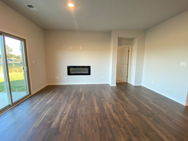 Foto del edificio - 4 bedroom, 2 bath built in 2023 in Somervi...