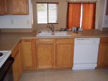 Foto del edificio - Available Early Dec! 4 BR 2 Bath Home! Cor...
