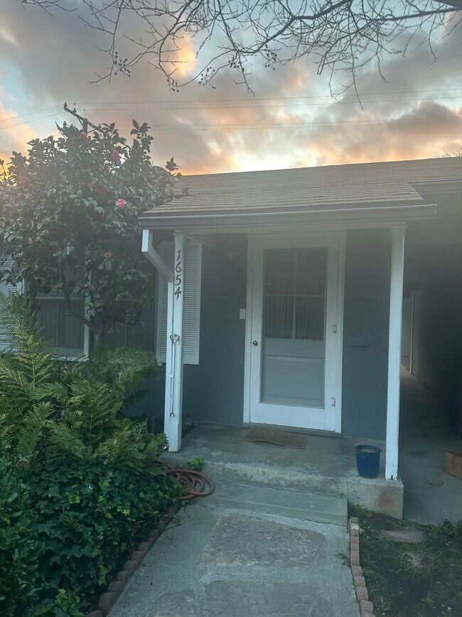 Building Photo - 1654 Don Carlos Ave