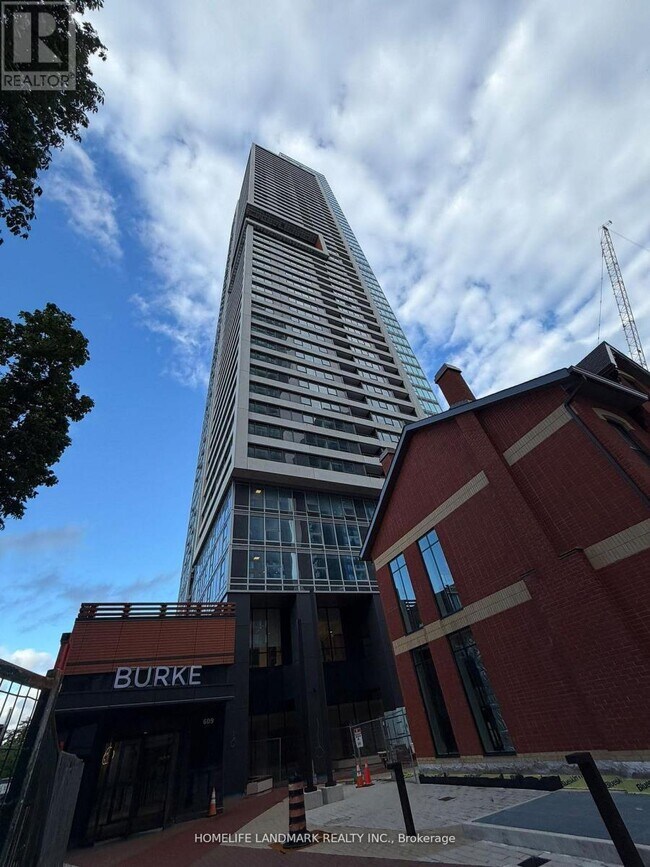 Building Photo - 609 Sherbourne St