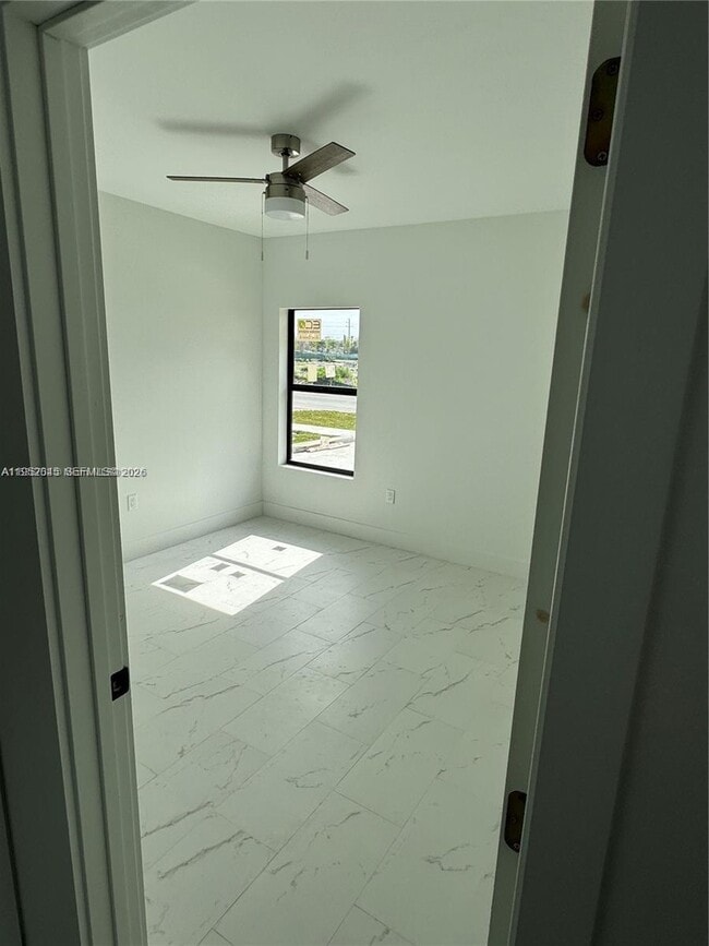 Foto del edificio - 325 NW 11th St