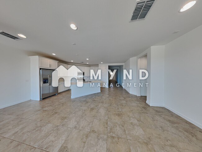 Building Photo - 17033 W Echo Ln