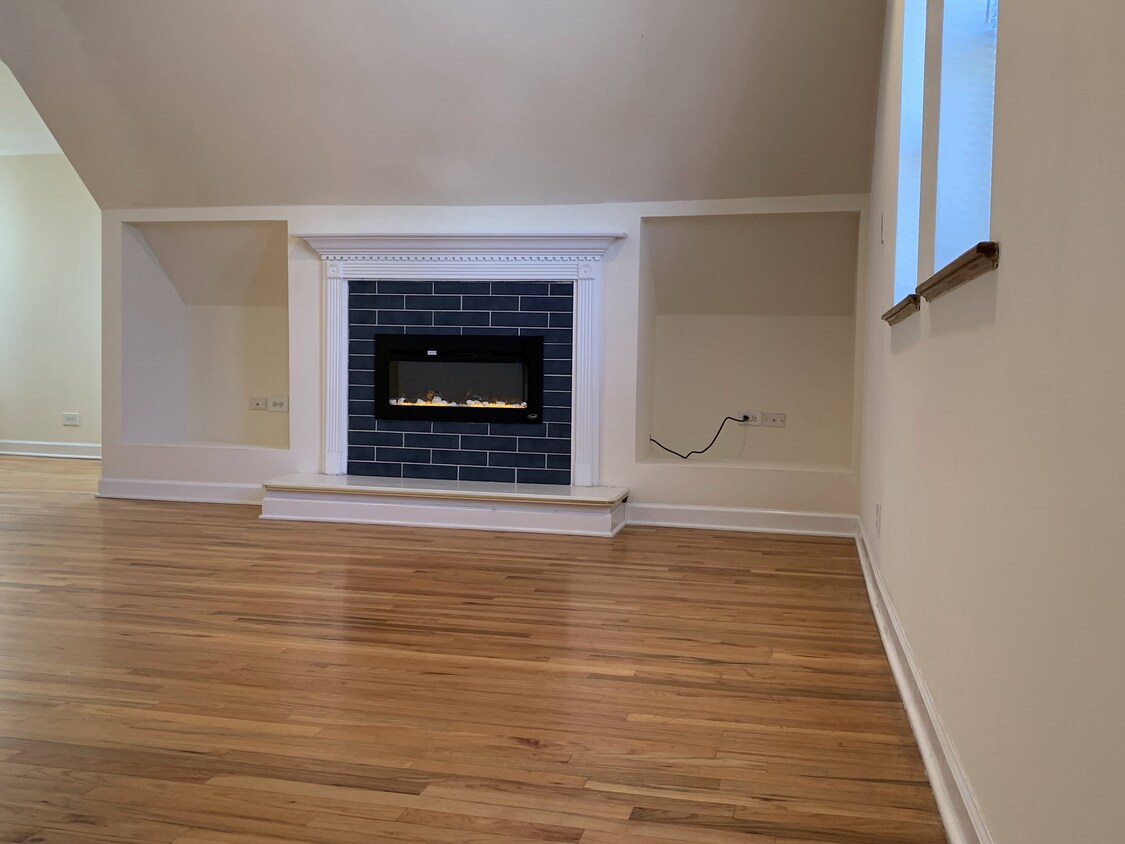 Living Room - 3755 N Christiana Ave