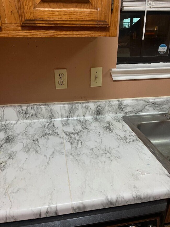 Foto del edificio - 1445 Lake Crest Ln