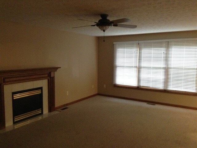 Building Photo - 214 Old Carriage Drive