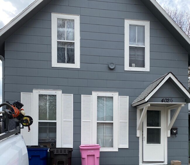 Front - 402 N Walnut St