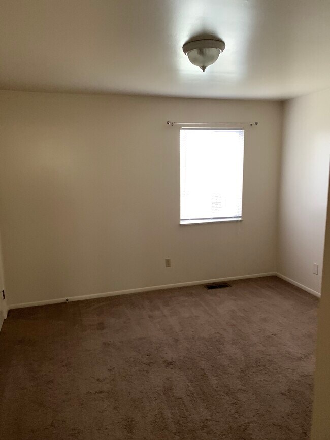 Dormitorio - 906 Eckhart Ave