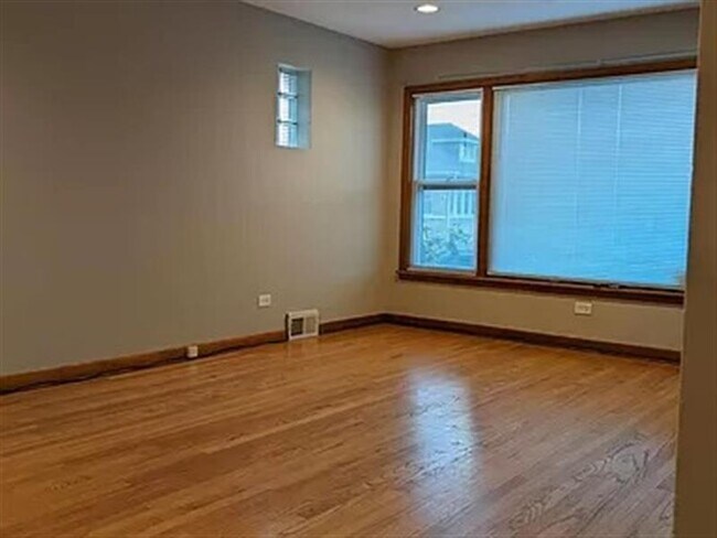 Building Photo - Relevant Homes