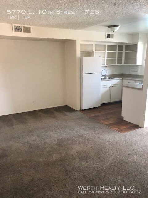 Foto del edificio - 5770 E 10th St