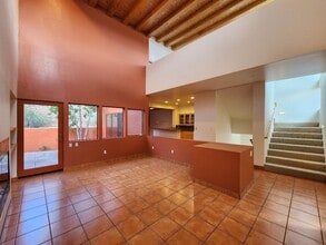 Building Photo - 617 Avenida Colima