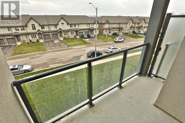 Building Photo - 101-101 Shoreview Pl