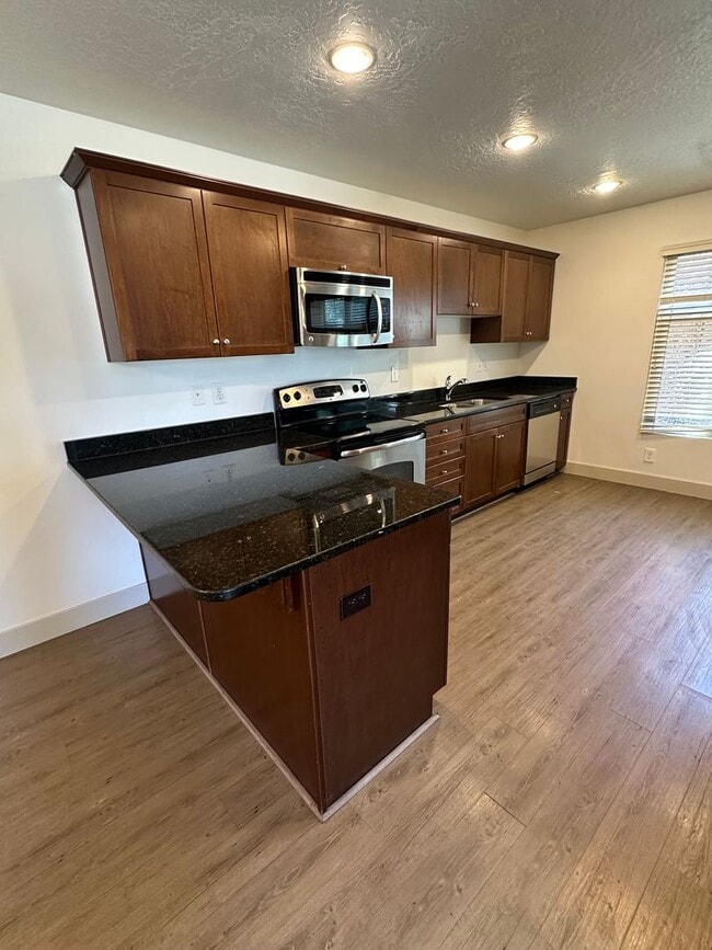 Foto del edificio - GET $1000 OFF THE FIRST MONTHS RENT!!!