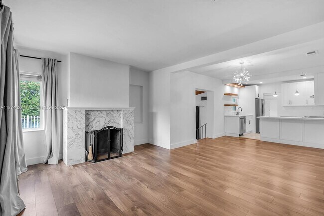 Building Photo - 4417 SW 14th St