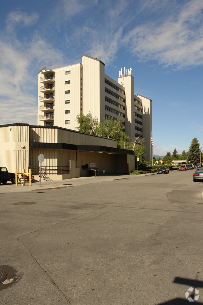 Foto del edificio - Lake Tower Apartments