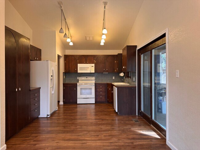 Foto del edificio - Selah 4 bedroom 3 Bathroom Double Garage, Fenced Yard