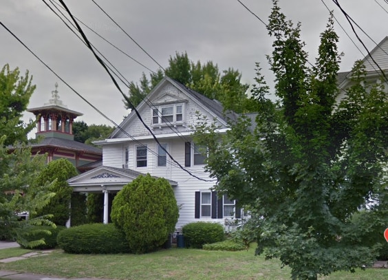 Frente - 908 West Ave