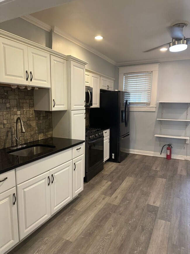 Foto del edificio - Spacious Home for Rent! Bonus Den Space! W...